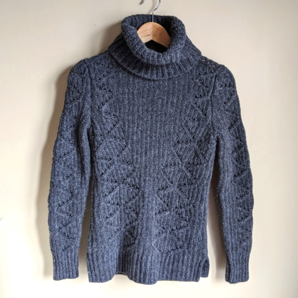 dark grey banana republic chunky wool sweater